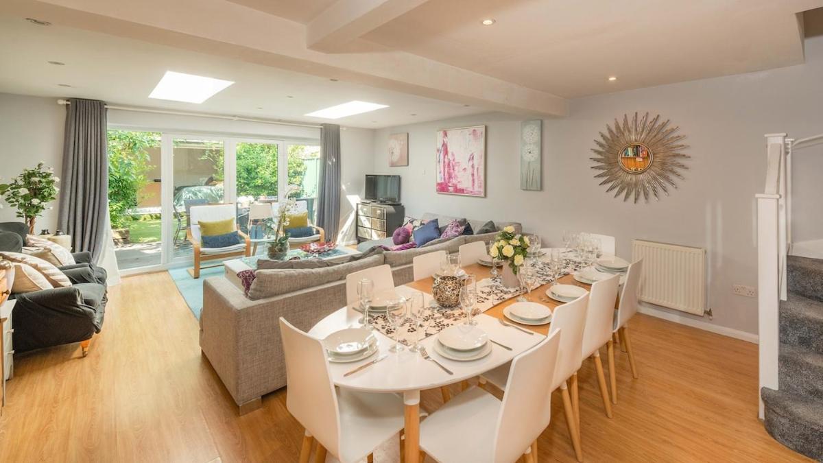 Great Large 4 Bedroom House Near Tube Sleeps 7 Hébergement de vacances Londres